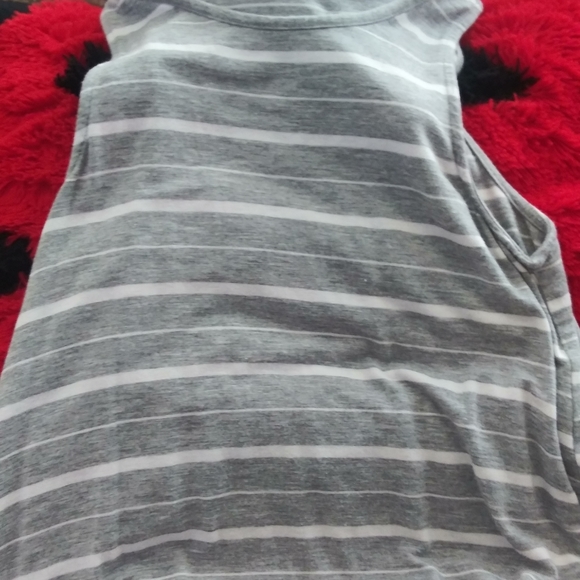 Tank tops 2 for $8 Final Price💙💙 - Picture 4 of 6